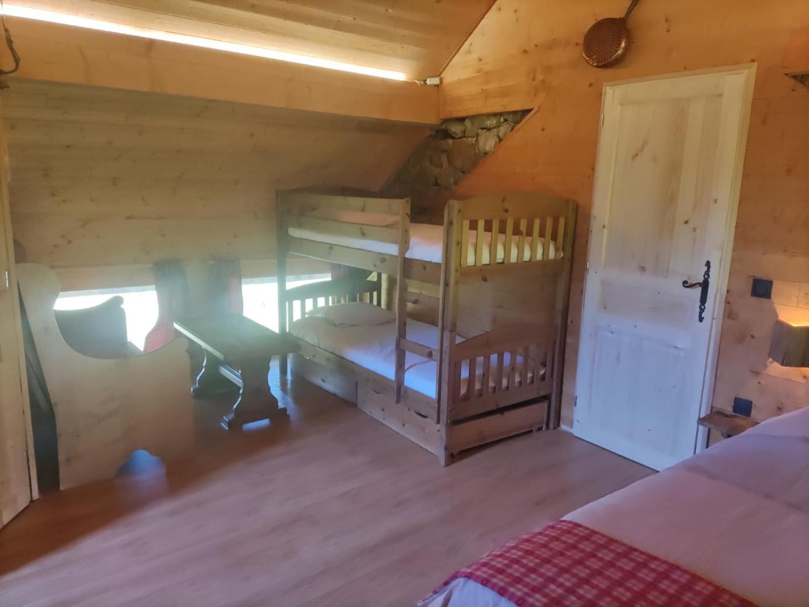 La Chambre Savoyarde Chez Les Garcons Saint-Paul-sur-Yenne Luaran gambar